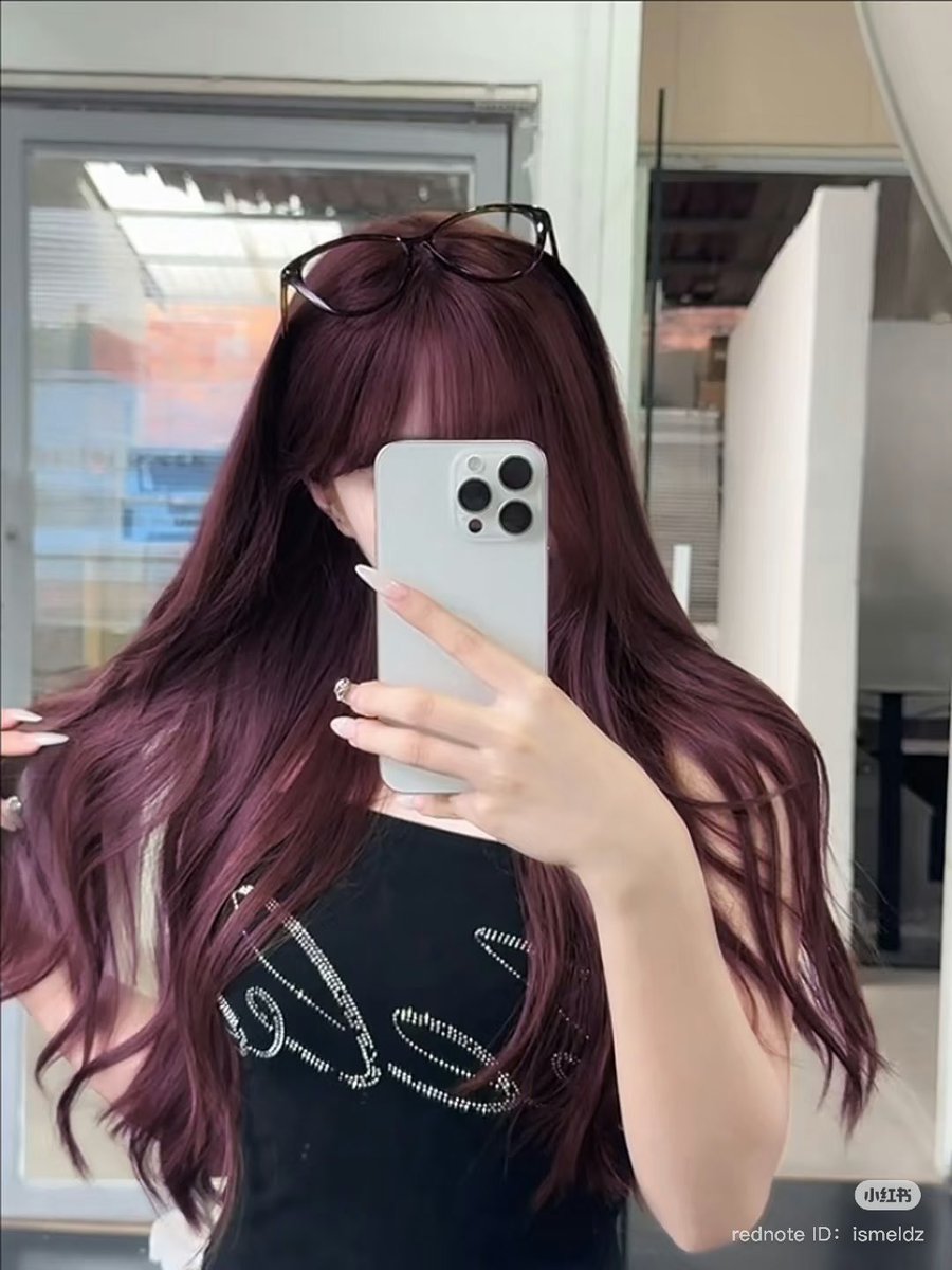 hongmeinu_china's tweet photo. 夏髪にラズベリーパープルはいかが？🍇🫐🤍
色白に見えるし、被りにくいオシャレな髪色🎶暗めの透ける紫ならブリーチなしでもOK👌🏻 https://t.co/YZ4WhdAuzk