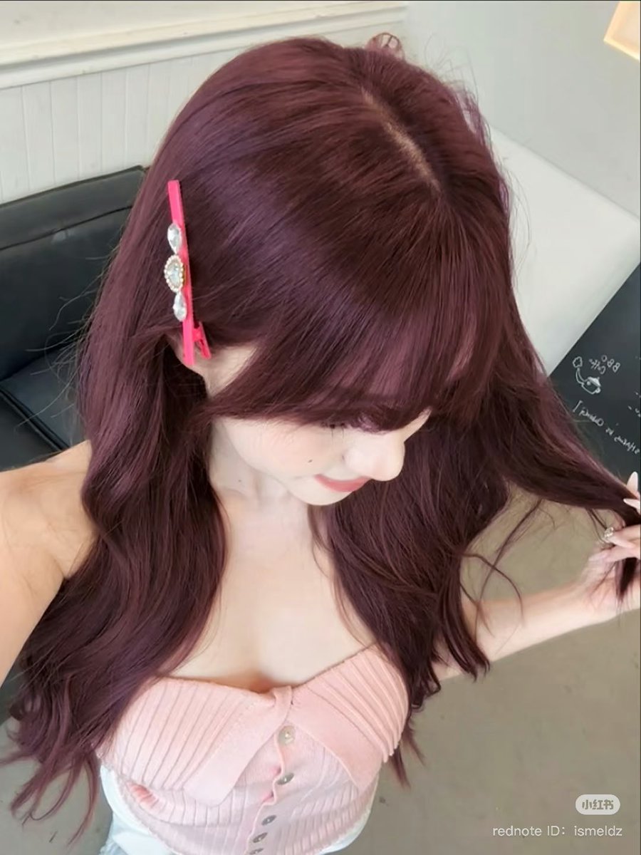 hongmeinu_china's tweet photo. 夏髪にラズベリーパープルはいかが？🍇🫐🤍
色白に見えるし、被りにくいオシャレな髪色🎶暗めの透ける紫ならブリーチなしでもOK👌🏻 https://t.co/YZ4WhdAuzk