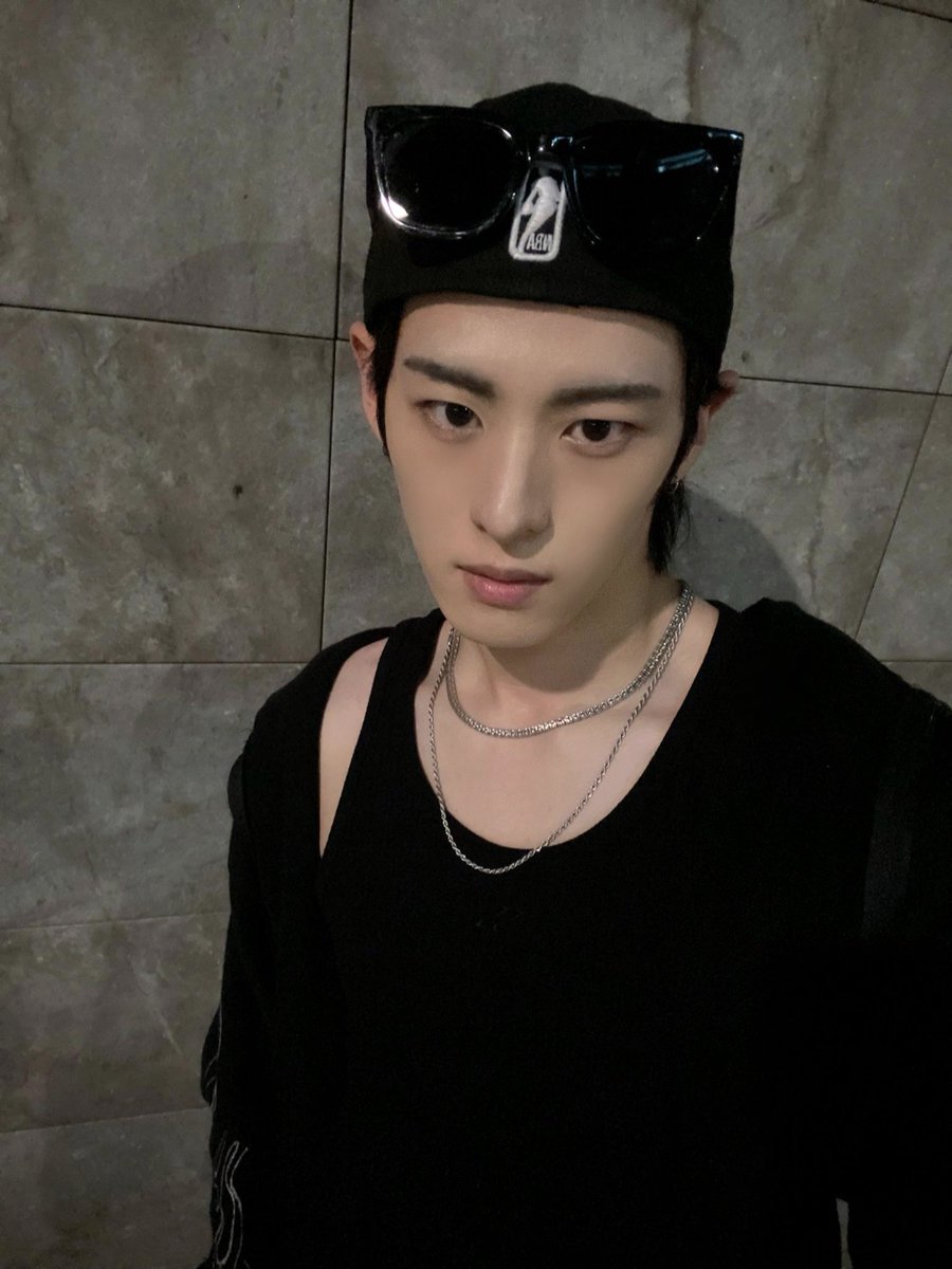[#준호] 
덥다 더워 🥵

#NOMAD #노매드 
#JUNHO #준호