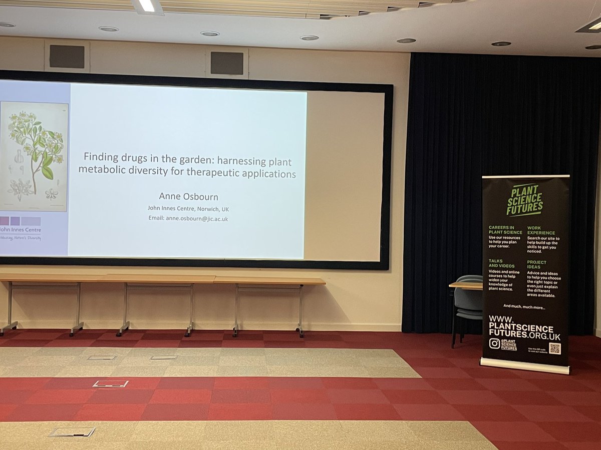ShraboniGhosh16's tweet photo. I had a great time tutoring some of the UK’s brightest bioscience undergraduates at the Gatsby Plant Science Summer School 🌿 I was involved in @AnneOsbourn1 ‘s fascinating lecture on Finding Drugs in the Garden https://t.co/bifcKSQVfL