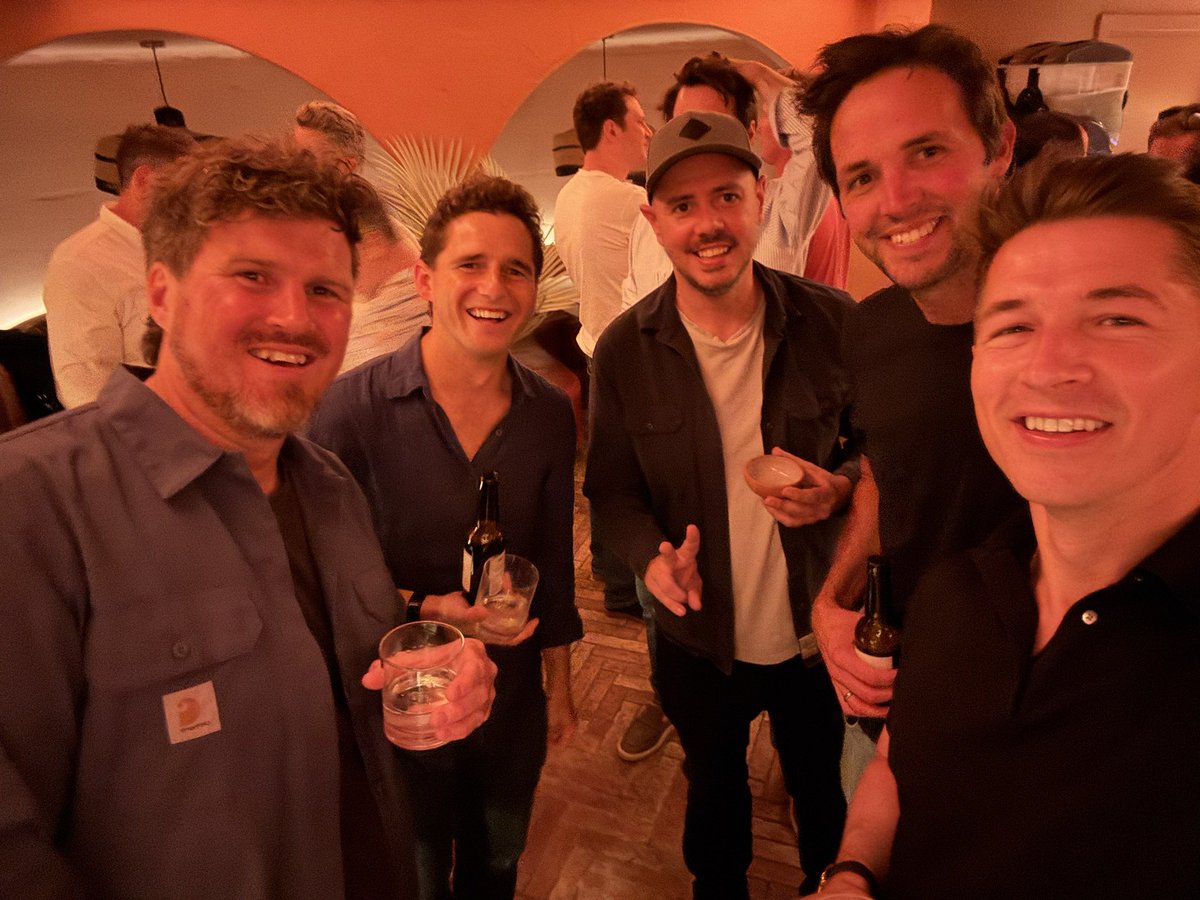 I wrote about the value of old friends open.substack.com/pub/jameslongm…