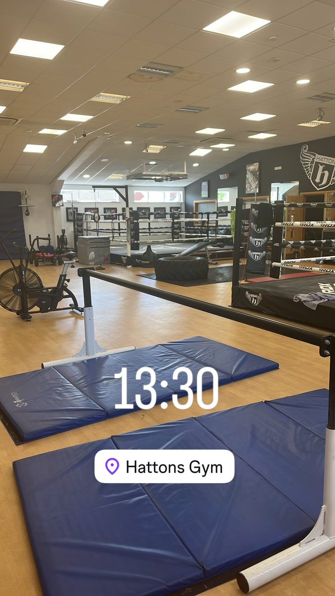 Nice shape pad session this lunchtime with <a href="/HitmanHatton/">Ricky Hatton MBE</a> 💙🥊