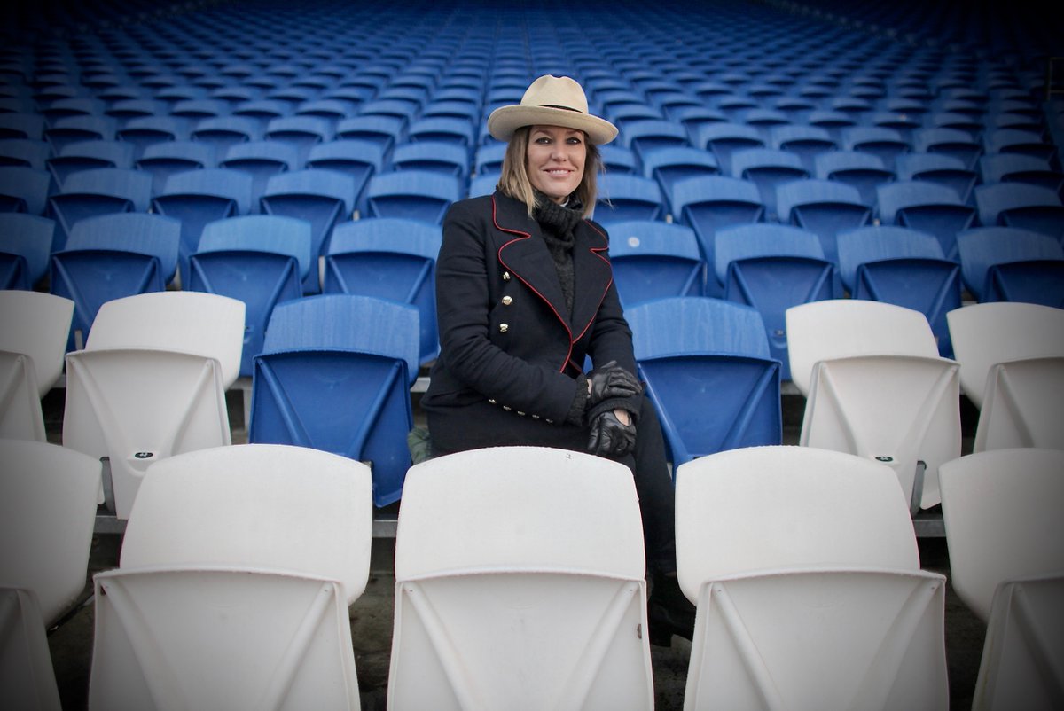 Cerys Matthews yn cefnogi Cymru yn Lucerne wrth i fws cefnogwyr Cymru gyrraedd ar gyfer Ewro 2025 🏴󠁧󠁢󠁷󠁬󠁳󠁿

📰Darllen mwy yma: s4c.cymru/cy/y-wasg/post…