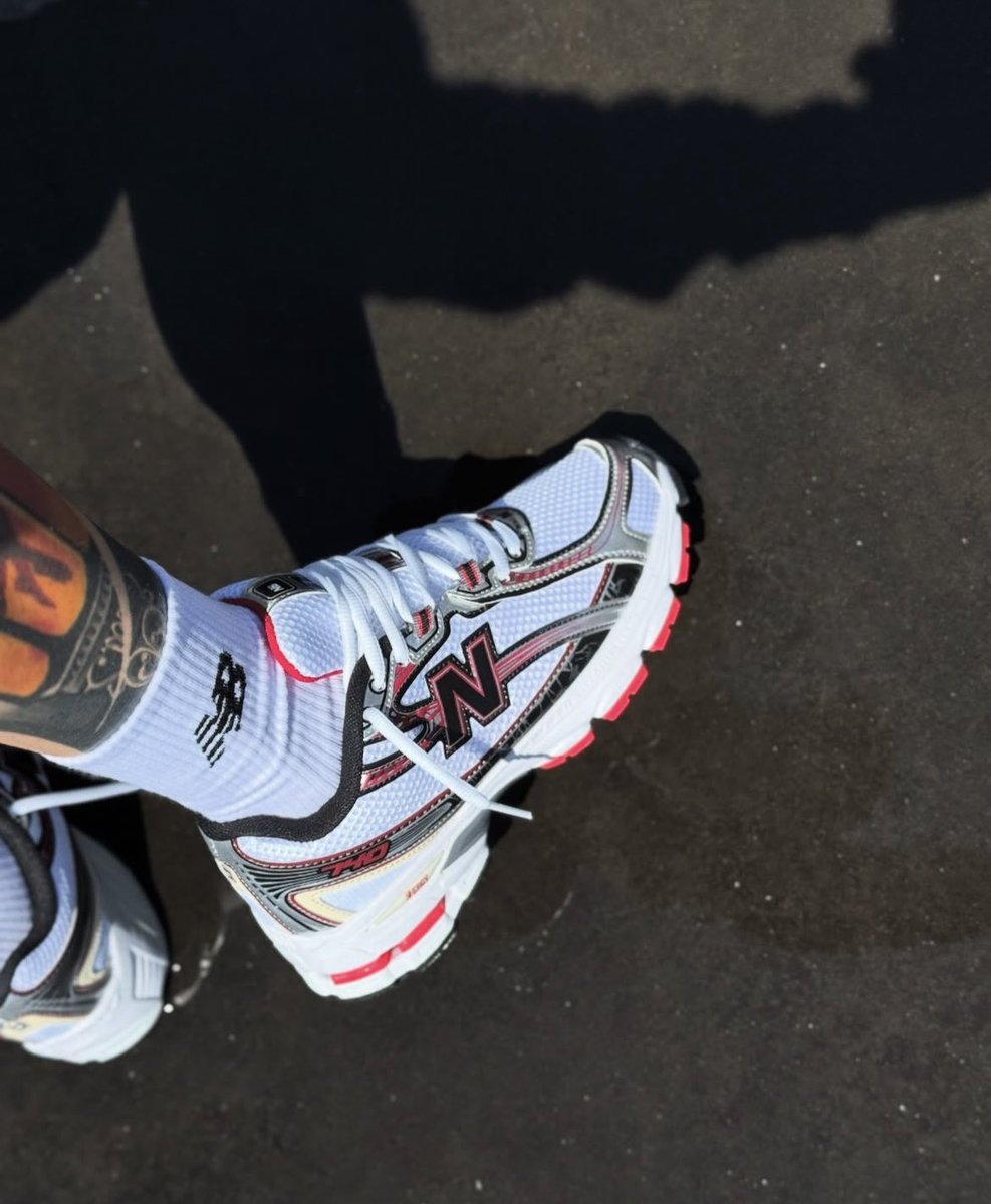 DayDreamKicks's tweet image. New Balance 740 ‘Infrared’🍒