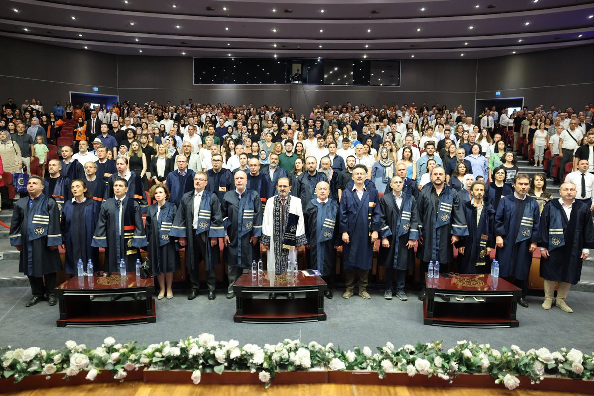 YTÜ İnşaat Fakültemiz, 114 yıllık akademik mirasıyla mezunlarımızı geleceğe uğurladı!

Temelleri 1911 yılında atılan fakültemiz, yalnızca üniversitemizin değil, Türkiye’nin mühendislik tarihinde de özel bir yere sahip. Ülkemizin ilk Harita Mühendisliği bölümünü kuran, en köklü