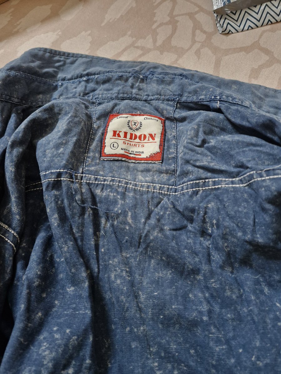 Manojbhatt's tweet photo. @AjioCares Fraud happened with me as i ordered superdry t shirt and what i got is some old non branded  shirt that too without any tag and looks like used one too..This is what i got whereas ordered https://t.co/DCUB91vIvN