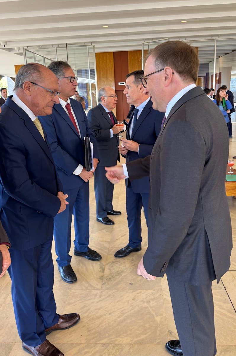 swissmem's tweet image. Verhandlungen um Freihandelsabkommen mit dem Mercosur abgeschlossen 🎉
In den letzten Tagen führte eine Delegation um Bundesrat @ParmelinG Gespräche in Brasilia und Buenos Aires. Mit dabei war auch Swissmem Präsident @HirzelMartin.
Nun ist es geschafft: Die Verhandlungen für…