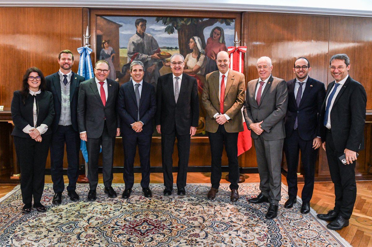 swissmem's tweet image. Verhandlungen um Freihandelsabkommen mit dem Mercosur abgeschlossen 🎉
In den letzten Tagen führte eine Delegation um Bundesrat @ParmelinG Gespräche in Brasilia und Buenos Aires. Mit dabei war auch Swissmem Präsident @HirzelMartin.
Nun ist es geschafft: Die Verhandlungen für…