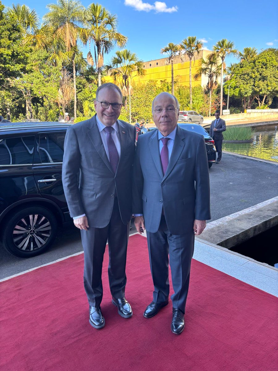 swissmem's tweet image. Verhandlungen um Freihandelsabkommen mit dem Mercosur abgeschlossen 🎉
In den letzten Tagen führte eine Delegation um Bundesrat @ParmelinG Gespräche in Brasilia und Buenos Aires. Mit dabei war auch Swissmem Präsident @HirzelMartin.
Nun ist es geschafft: Die Verhandlungen für…