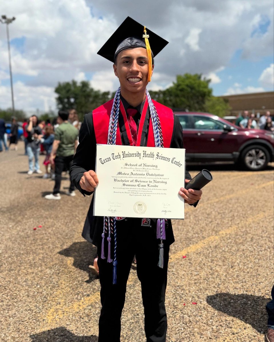 ttuhscson's tweet image. βRed and Black since Day 1 πβοΈπΈβ Congratulations to Mateo, who recently graduated Summa Cum Laude with his BSN from @TTUHSCSON! #TTUHSCGrad π
β¬οΈ Learn more about the traditional BSN program.
π: ow.ly/6ACE50Wesj8