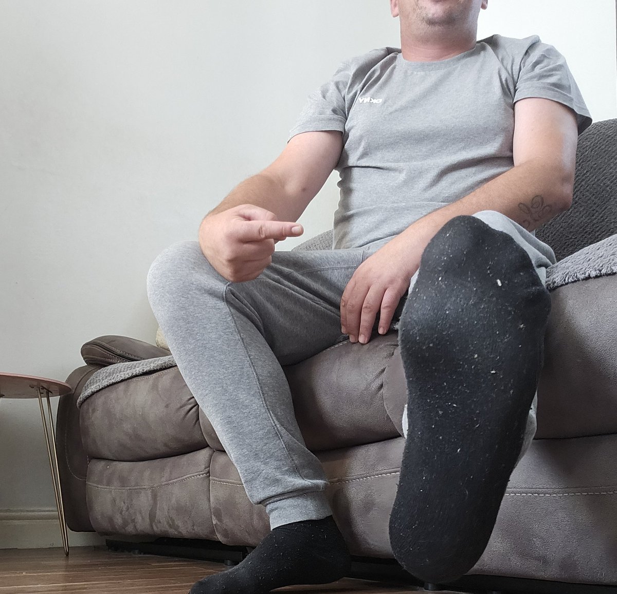 Get sniffing battyboi
 #cashfag #socksub #feetpig