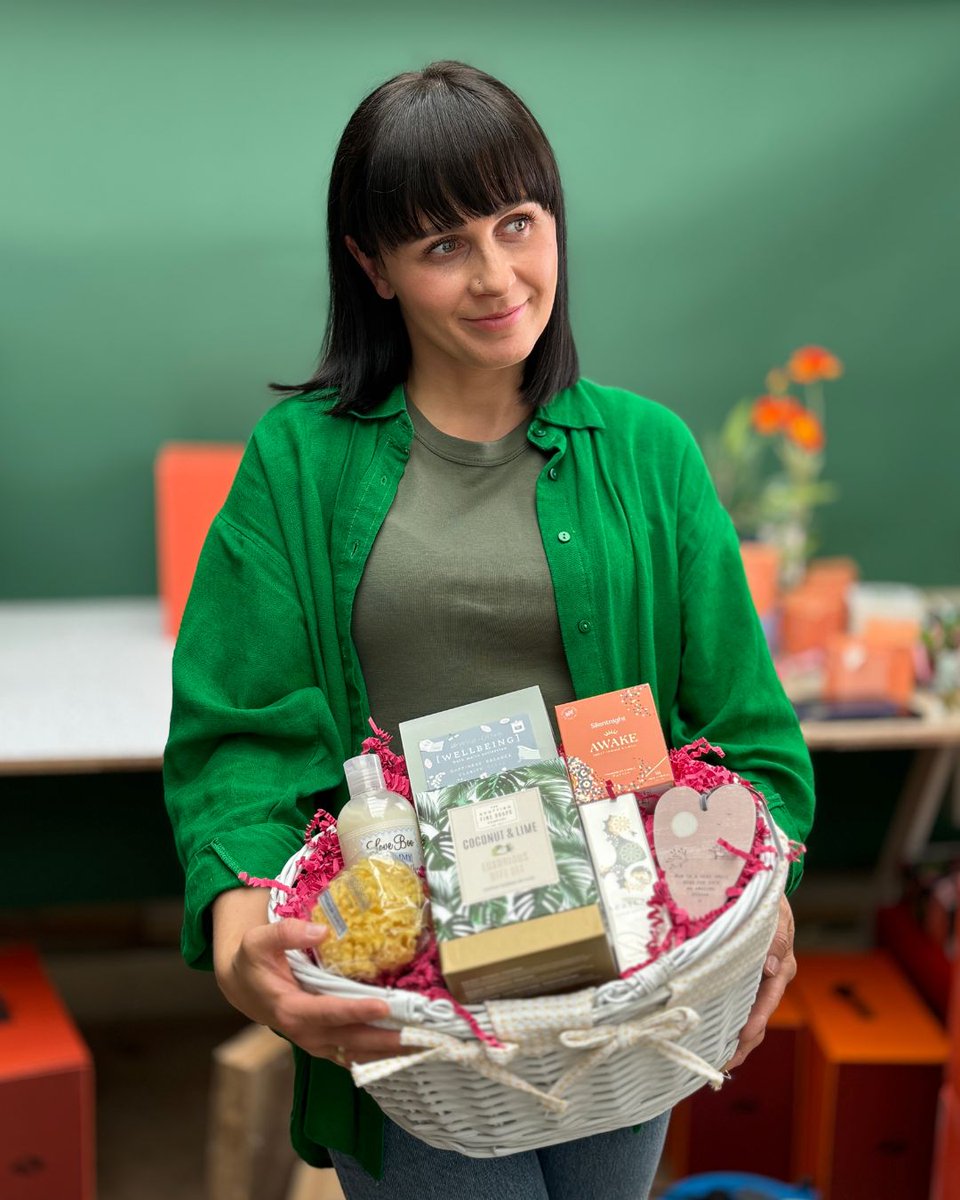 Today's Gift Basket Of The Day is the ''Yummy Mummy Pampering Gifts Basket" 🎁

ow.ly/87TQ50Wix6s

Follow &amp; RT to enter #prize draw to #win a Gift Basket. 

More info via our blog. 

#dailydispatch #gifts #competition #giftbasketsrule #newmumgifts