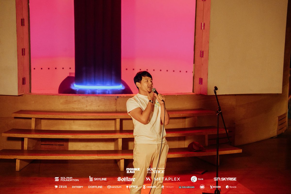 SolsticeConf's tweet image. HOT TAKES was one of the highlights of Solstice 🔥
Produced and hosted by @justentropylol, the comedy show had the whole room in stitches - with Ronny Chieng headlining and an open bar for the degens
Not your typical Web3 event, but a great one nonetheless