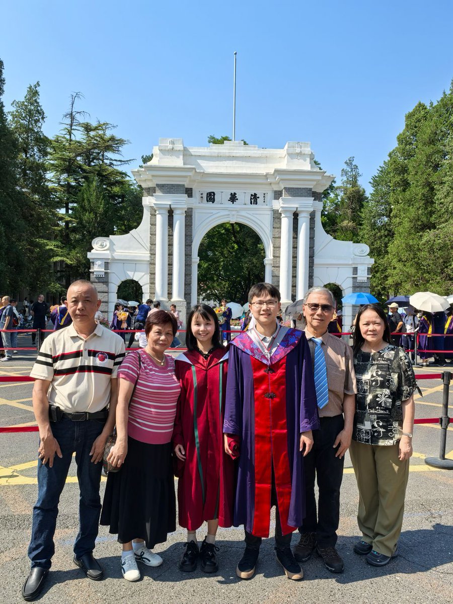 Tsinghua_Uni's tweet image. “Some of the most transformative discoveries happen by accident. The excitement of discovery keeps me looking forward to every tomorrow,” says #TsinghuaRen Sia You Yang (Malaysia), a #ClassOf2025 PhD of the School of Life Sciences committed to #StructuralBiology research.