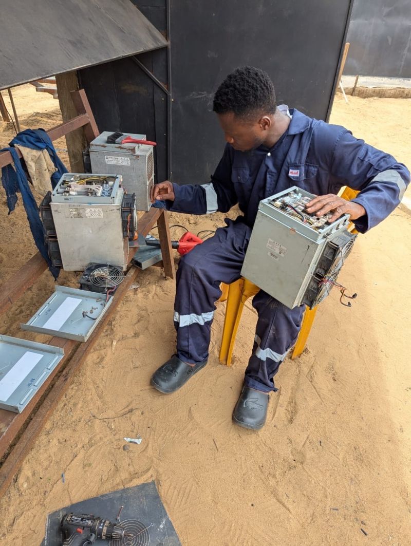 NRGBloom's tweet image. Dust and debris are the silent killers of mining efficiency. That’s why regular ASIC cleaning is a non-negotiable at NRG Bloom.
Clean machines run cooler, last longer, and hash harder, especially in off-grid environments.
Maintenance is part of the uptime strategy.