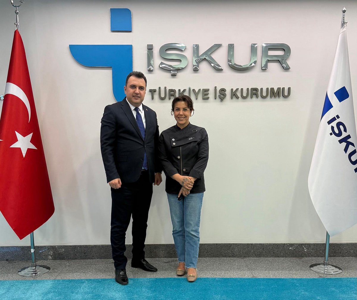İŞKUR (@turkiyeiskurumu) on Twitter photo Genel Müdürümüz Samet Güneş, Cumhurbaşkanlığı Sosyal ve Gençlik Politikaları Kurulu Üyesi ve şef <a href="/EbruBaybara/">Ebru Baybara Demir</a> ile bir araya geldi.
Görüşmede, başta deprem bölgesi olmak üzere kırsal alanda istihdamın artırılmasına yönelik atılacak adımlar hakkında istişarelerde bulunuldu. Genel Müdürümüz Samet Güneş, Cumhurbaşkanlığı Sosyal ve Gençlik Politikaları Kurulu Üyesi ve şef <a href="/EbruBaybara/">Ebru Baybara Demir</a> ile bir araya geldi.
Görüşmede, başta deprem bölgesi olmak üzere kırsal alanda istihdamın artırılmasına yönelik atılacak adımlar hakkında istişarelerde bulunuldu.