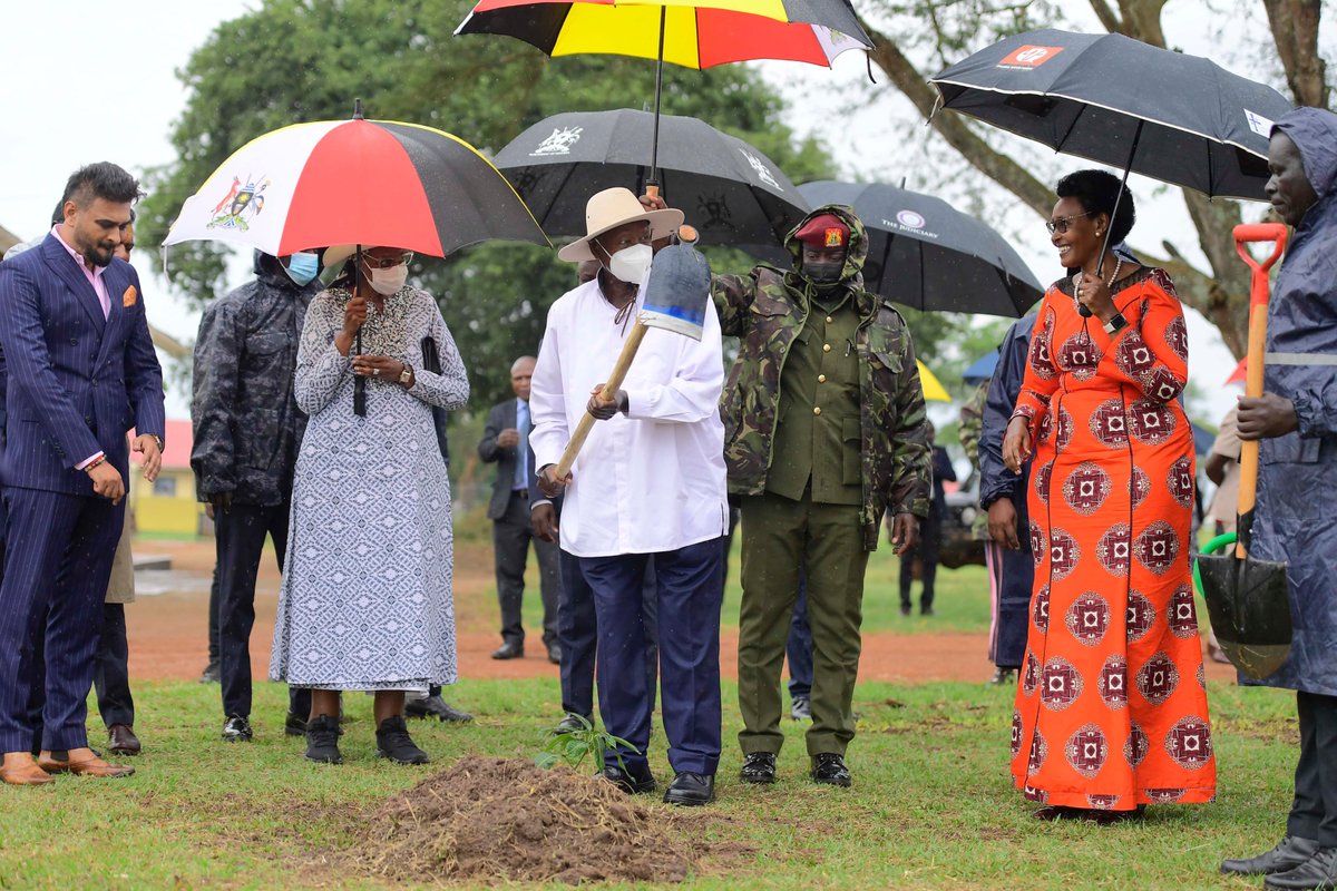UWESO1's tweet image. In honor of the First Lady’s 77th birthday, a tree planting ceremony was held at Migyera UWESO Secondary School, graced by His Excellency @KagutaMuseveni and Maama @JanetMuseveni. Their participation symbolizes commitment to environmental stewardship.
@infoUclf
@UgYouthForum