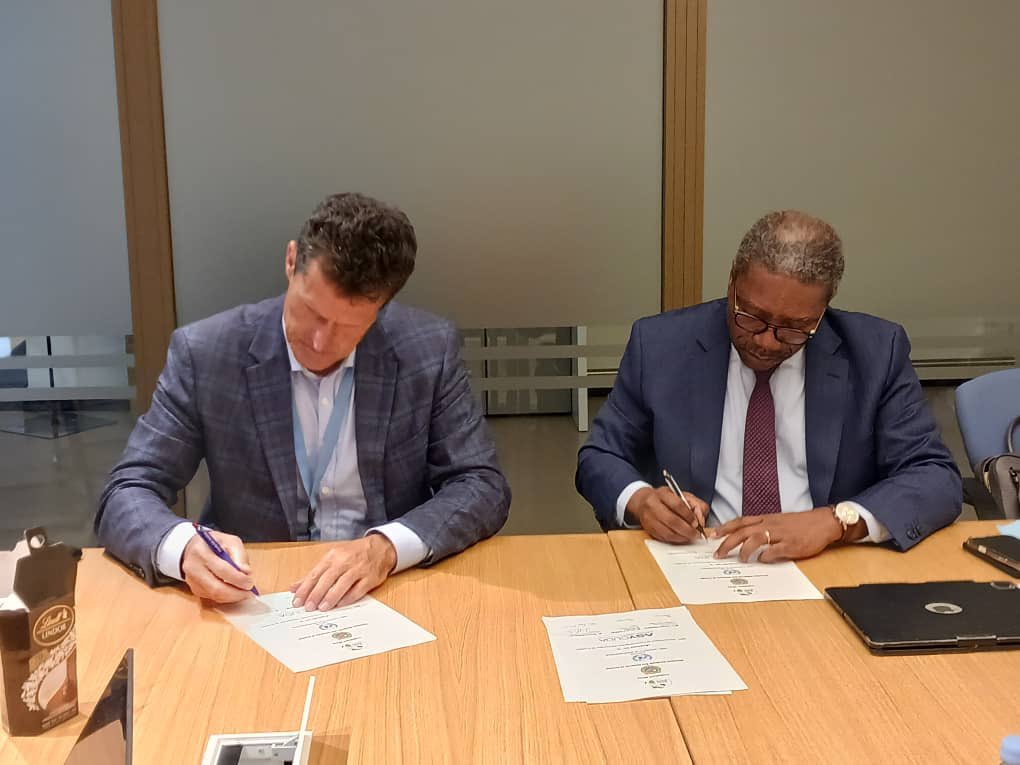 Le Directeur Général des Douanes et Accises Monsieur Bernard KABESE MUSANGU a atterri le Lundi 30 juin 2025, à Genève dans le cadre d’une visite de haut niveau. 
Le mardi 1 juillet il a rencontré M. Predro Moreno, Secrétaire Général Adjoint de la CNUCED avec qui ils ont signé