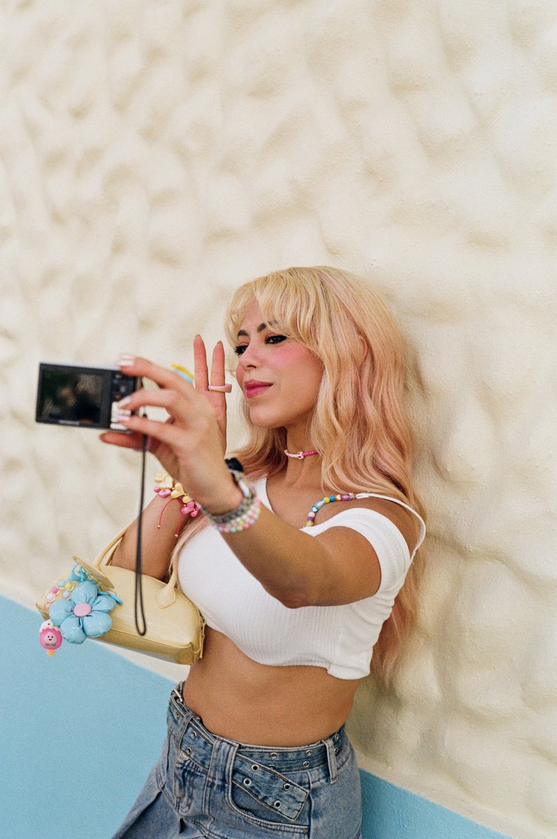 danieldiazgaray's tweet photo. Más fotos de Raisa en Kodak Gold 200 🎀🎞️ #35mm https://t.co/ugWk8erFj2