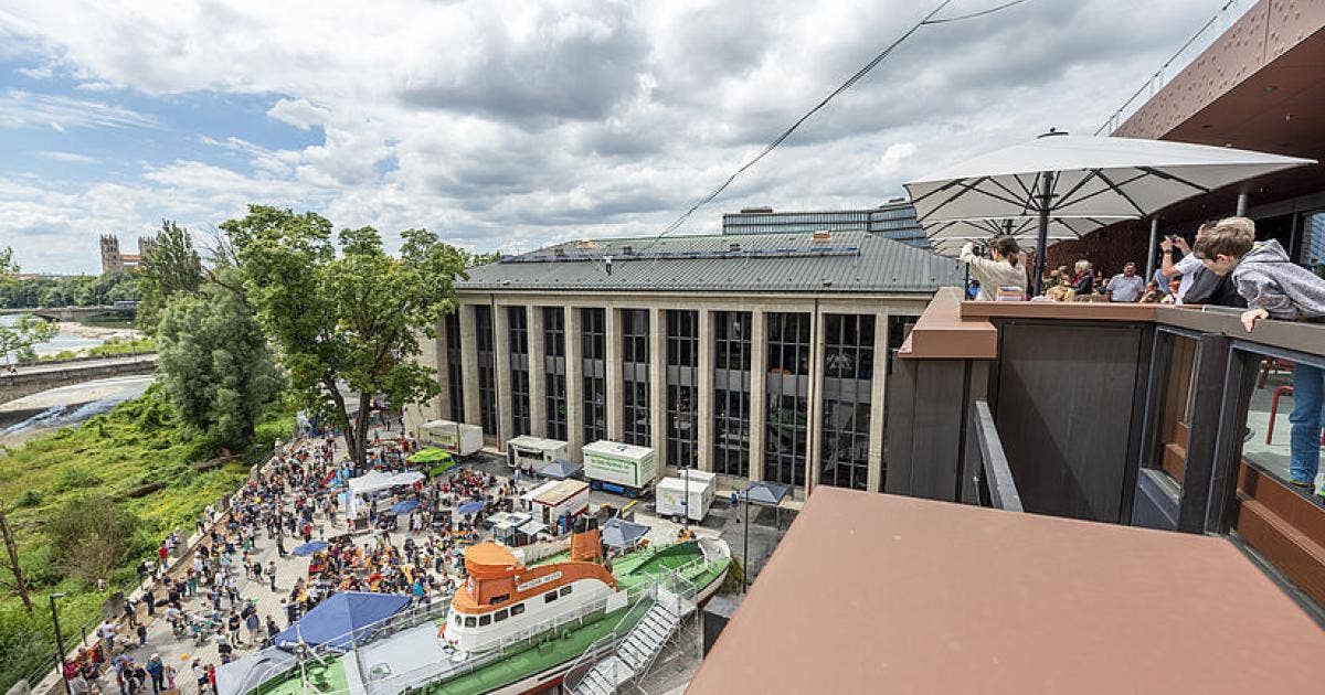 Familientage beim Festival der Zukunft! 🙌

Am 5. und 6. Juli verwandelt sich die Museumsinsel in ein Festgelände mit Partymeile. 🥳

Eintritt frei - hier geht's zum Festival-Programm ⬇️
muenchen.de/veranstaltunge…

#münchen #deutschesmuseum