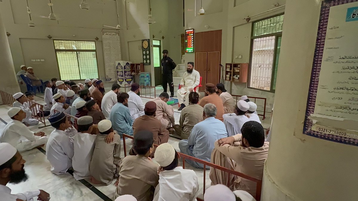 مرکزی مسلم لیگ کے جوائنٹ سیکرٹری قاری محمد یعقوب شیخ کراچی کے علاقے قائد آباد کی مسجد جامع مسجد حنین میں درس قرآن ارشاد فرما رہے ہیں