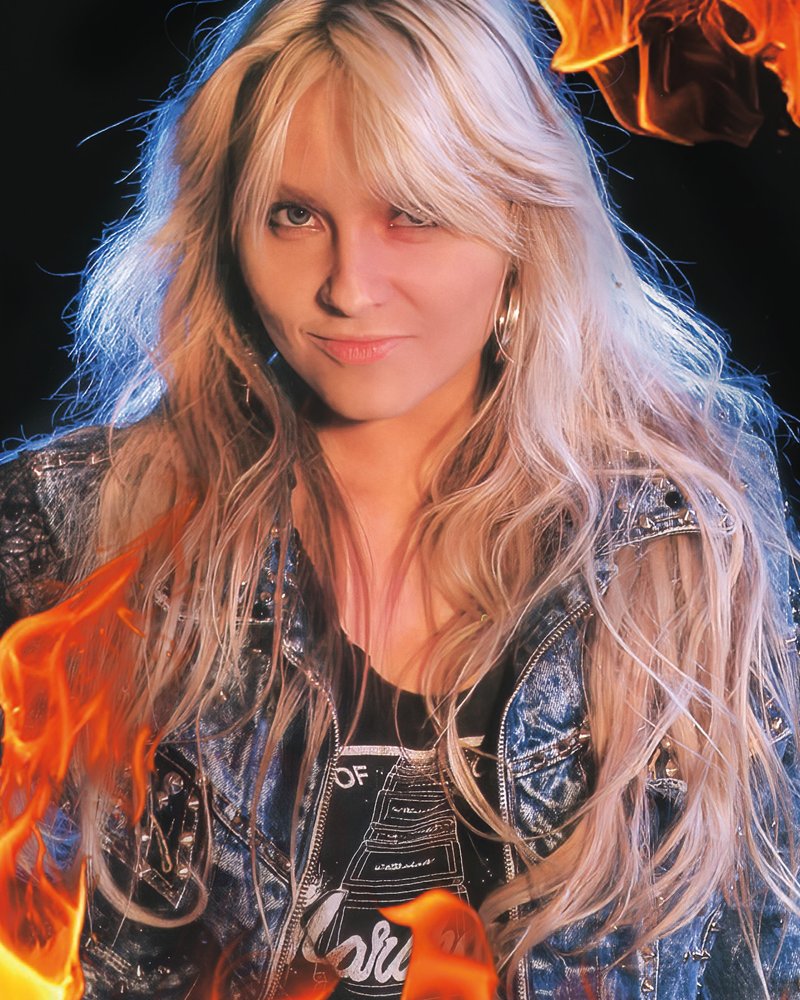 My album FORCE MAJEURE is out now for the first time ever on picture vinyl!
There are only 500 copies w/ signed artcards + linernotes I wrote for you.
This thing looks killer 🔥🔥 I love it!
Order here: bit.ly/4kgeKHg  
🤘💪❤️🙏
#Love, #Doro Pesch

#doropesch
#warlock