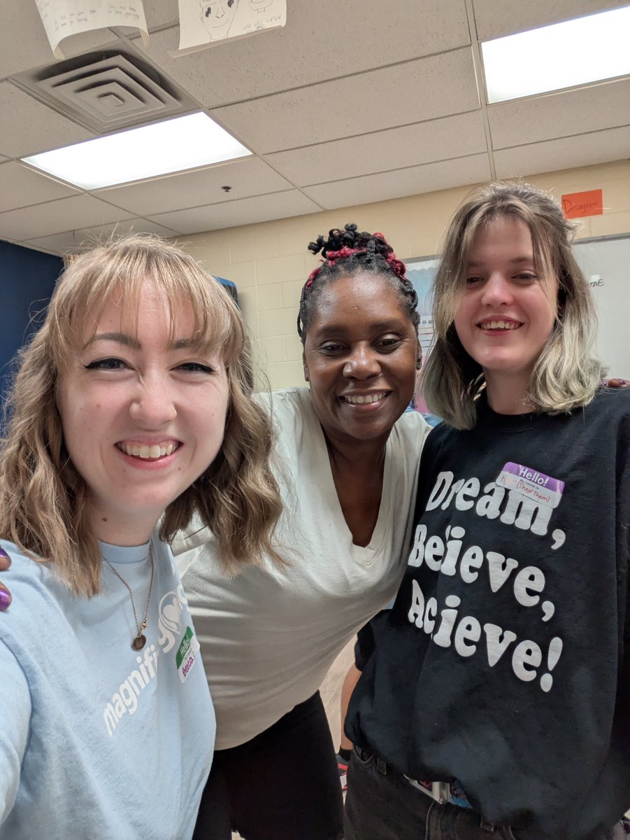 MagnifiedGiving's tweet image. our camp give x BrightonCenter wrapped last week 💙
students learned to lead with heart &amp;amp; awarded $3,000+ in real grants to:

🐶 frankie’s furry friends
🍽️ henry hosea house
♿ easterseals redwood
👁️ see3D

since 2019:
🎉 81 students
⏱️ 377 service hours
💸 $19,275 granted