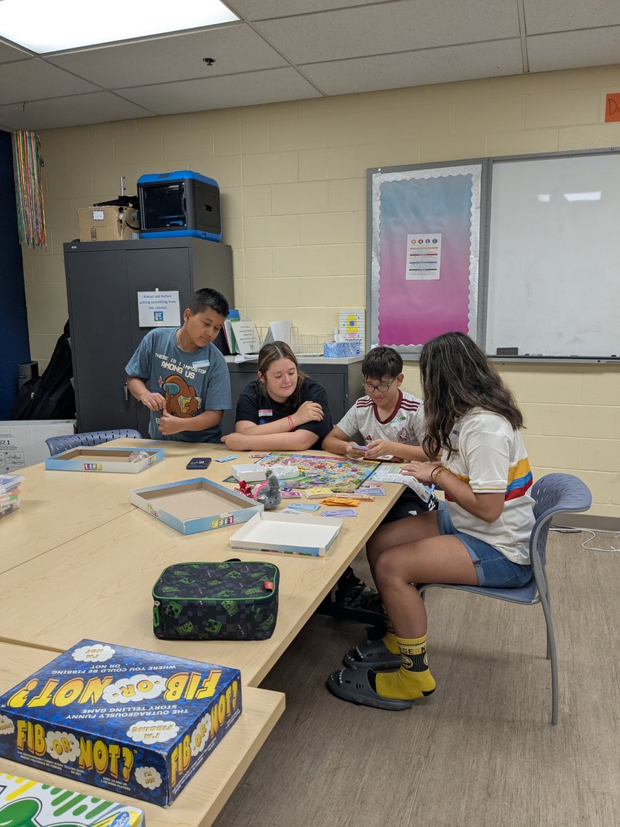 MagnifiedGiving's tweet image. our camp give x BrightonCenter wrapped last week 💙
students learned to lead with heart &amp;amp; awarded $3,000+ in real grants to:

🐶 frankie’s furry friends
🍽️ henry hosea house
♿ easterseals redwood
👁️ see3D

since 2019:
🎉 81 students
⏱️ 377 service hours
💸 $19,275 granted