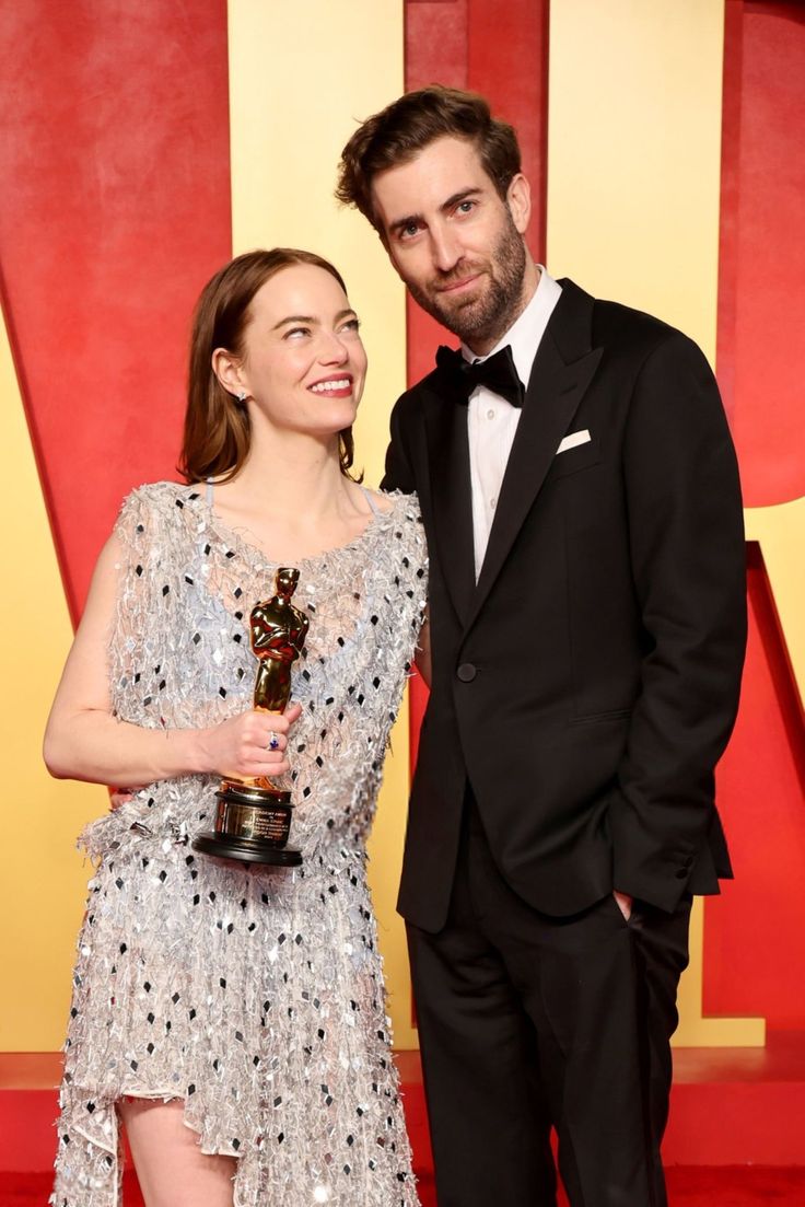 badpostestone's tweet image. Happy birthday to Emma Stone's husband Dave McCary. He's turning 40 today!🤍