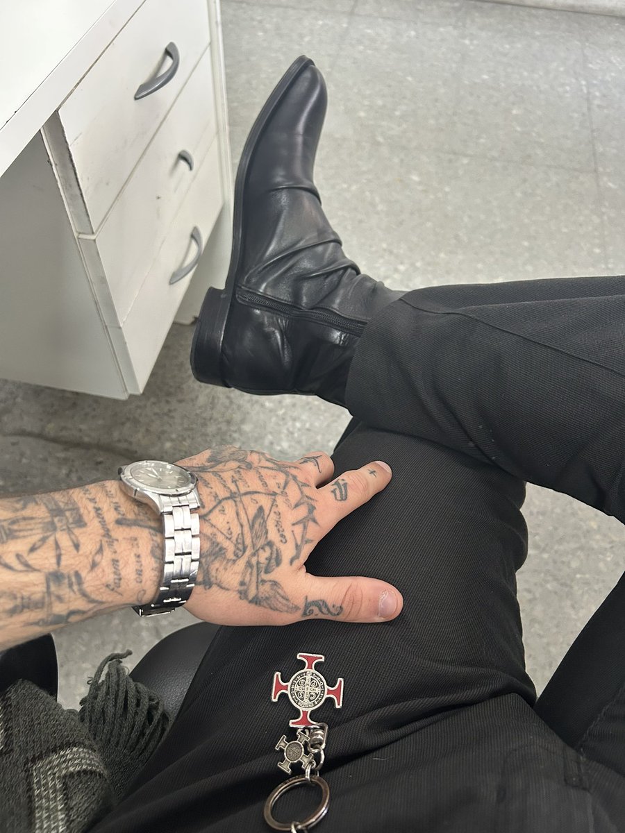 lo sobrado estéticamente que estoy con mis botas nuevas emociona