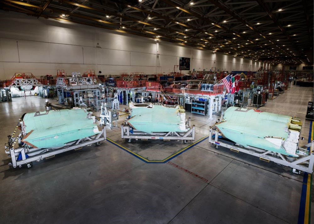 NGCNews's tweet image. DYK, Northrop Grumman delivers one #F35 center fuselage every 30 hours? Here’s a never-before-seen photo of all three center fuselage variants. Learn more: news.northropgrumman.com/f-35/Northrop-…