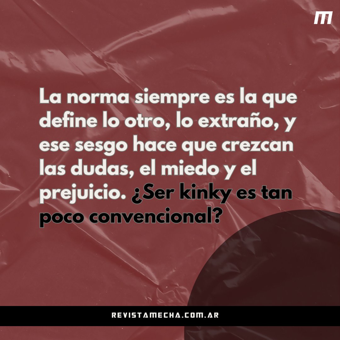 BDSM, una sigla que suele ir acompañada de prejuicios. En esta nota, Mica Oviedo entrevista a varios referentes de la escena #kinky para desmitificar las mentiras que se construyen alrededor de una práctica basada en la conexión y el consentimiento. revistamecha.com.ar/universo-kinky…
