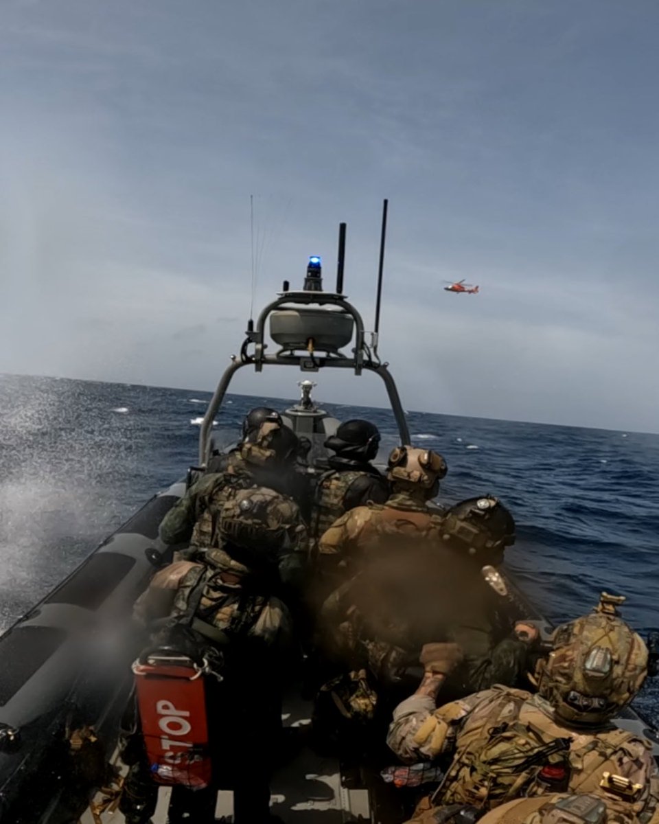 kon_marine's tweet image. Zr.Ms. Friesland heeft opnieuw een drugstransport in de Caribische Zee onderschept. Na een achtervolging nam het marineschip 511 kilo cocaïne in beslag 👉 defensie.nl/actueel/nieuws…
