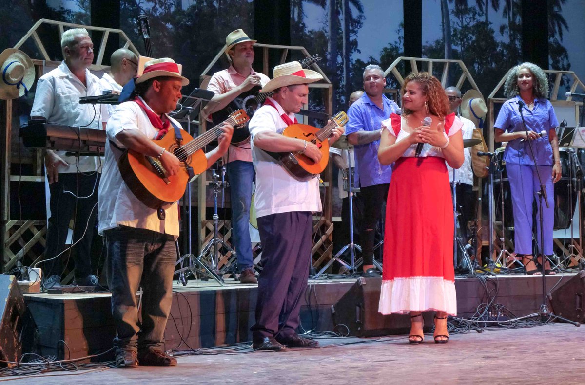 Gobierno Provincial de Las Tunas (@gobiernotunas) on Twitter photo 👏 Con homenaje al bardo, se despidió Jornada Cucalambeana en #LasTunas
#CubaEsCultura
<a href="/LorenzoOsbel/">Osbel Lorenzo</a> <a href="/YelenysLasTunas/">Yelenys Tornet Menéndez</a> <a href="/AsambleaCuba/">Asamblea Nacional Cuba</a> <a href="/PresidenciaCuba/">Presidencia Cuba 🇨🇺</a> <a href="/GobiernoCuba/">Gobierno Cuba 🇨🇺</a> <a href="/PartidoPCC/">Partido Comunista de Cuba</a> <a href="/CubaEsCultura/">MinCult - Cuba</a>
🔗 lastunas.gob.cu/es/actualidad/… 👏 Con homenaje al bardo, se despidió Jornada Cucalambeana en #LasTunas
#CubaEsCultura
<a href="/LorenzoOsbel/">Osbel Lorenzo</a> <a href="/YelenysLasTunas/">Yelenys Tornet Menéndez</a> <a href="/AsambleaCuba/">Asamblea Nacional Cuba</a> <a href="/PresidenciaCuba/">Presidencia Cuba 🇨🇺</a> <a href="/GobiernoCuba/">Gobierno Cuba 🇨🇺</a> <a href="/PartidoPCC/">Partido Comunista de Cuba</a> <a href="/CubaEsCultura/">MinCult - Cuba</a>
🔗 lastunas.gob.cu/es/actualidad/…