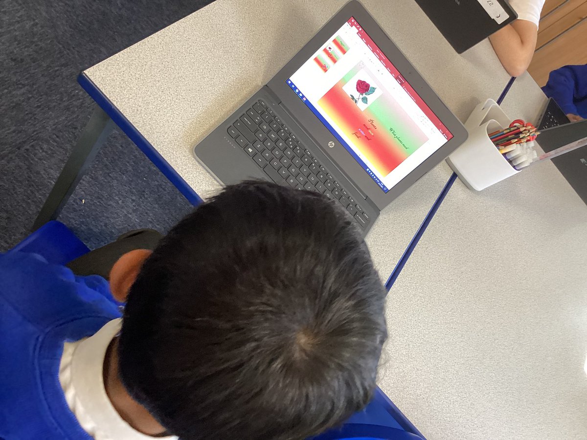 Year 3 are loving creating their very own PowerPoint presentations - all about plants! Linking both our Science and Computing units. 🌸🌺🌻💻⌨️