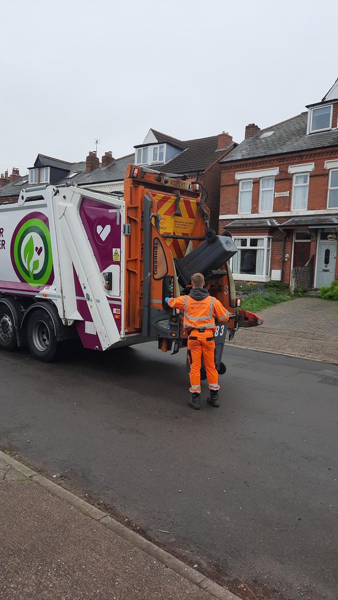 ❗ Recycling collections are still suspended

✅ Continue to put your grey lid bin out in the usual place

If your bin is not collected, leave it out and we will collect asap

If you need a reminder when your collection day is: orlo.uk/ZUqOG