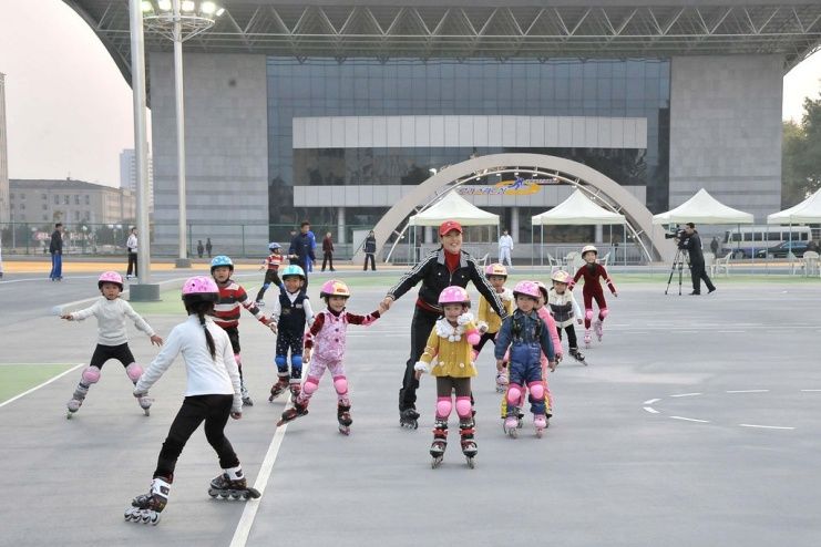 North Koreans, particularly teenagers, are showing growing enthusiasm for sports as rental shops offering athletic equipment pop up near parks and other public areas across the country. #northkorea #dprk buff.ly/A90n8A1