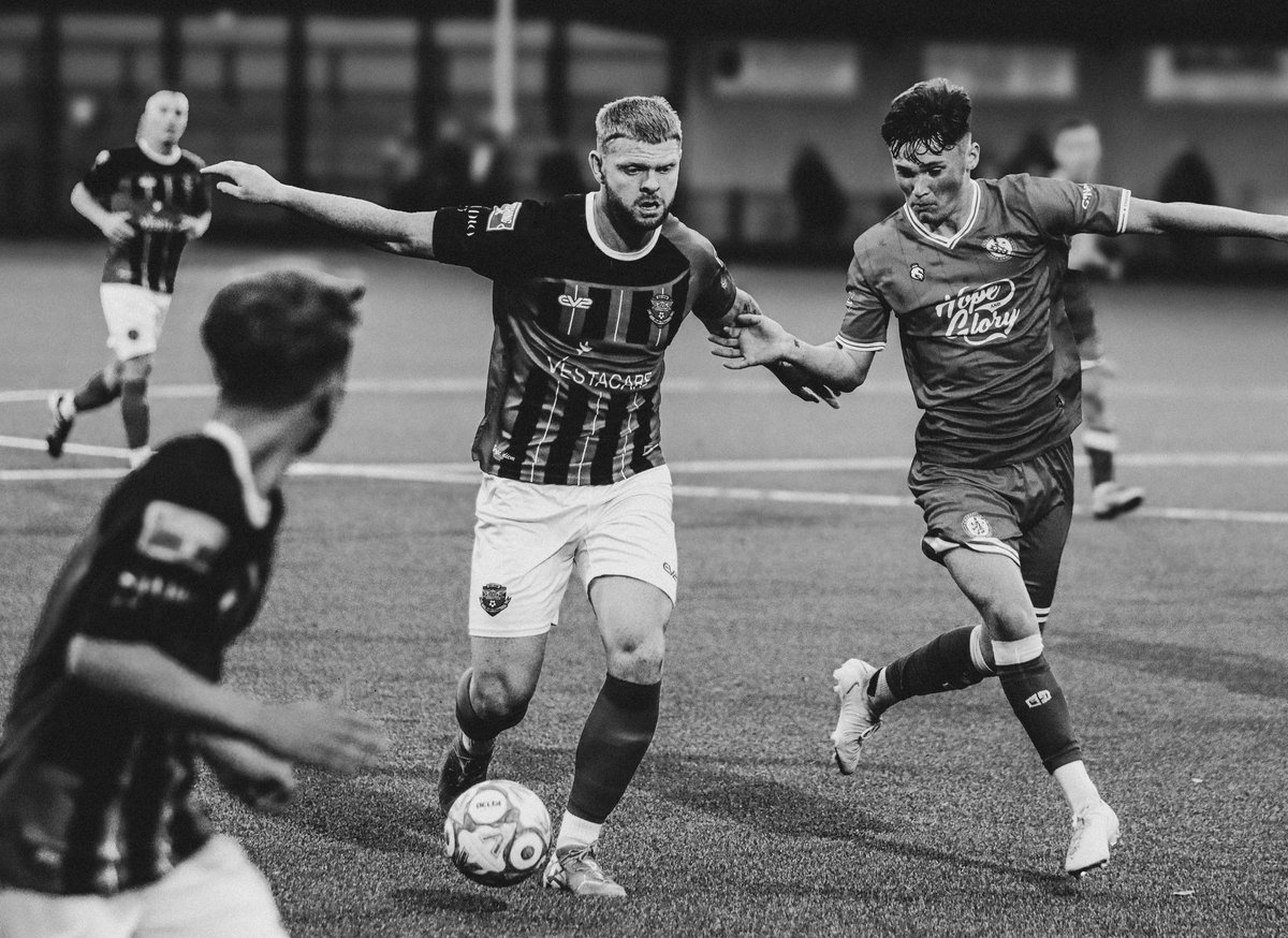 Jamie_Ross03's tweet image. 📸 We back! So good to be back with @AvroFC last night to start another season with a 1-1 draw away to @ChaddertonFC. New set up for the season ahead looking to make it a good one 🙌