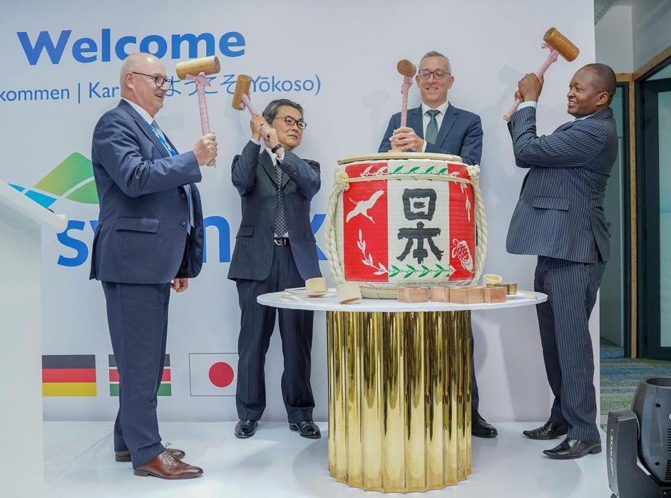 Amb Sebastian Groth 🇩🇪🇪🇺 (@diplo_jazz) on Twitter photo Great pleasure to be part of opening ceremony of Sysmex East #Africa HQ, based in Nairobi, together with HE Ambassador Hiroshi <a href="/AmbJPN_Kenya/">Hiroshi Matsuura</a>. Sysmex is a Japanese medical equipment company with strong 🇩🇪 branch and production sites, expanding business on the continent. Karibu! Great pleasure to be part of opening ceremony of Sysmex East #Africa HQ, based in Nairobi, together with HE Ambassador Hiroshi <a href="/AmbJPN_Kenya/">Hiroshi Matsuura</a>. Sysmex is a Japanese medical equipment company with strong 🇩🇪 branch and production sites, expanding business on the continent. Karibu!