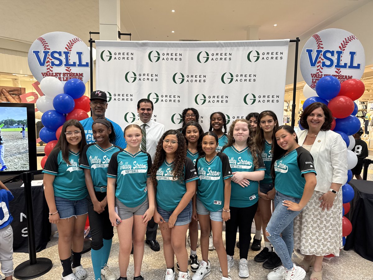 Congratulations to Valley Stream Little League on an outstanding season! Despite battling lots of rain, they were able to have a great season. Huge thank you to all of the coaches and parents for giving these amazing players a great season.