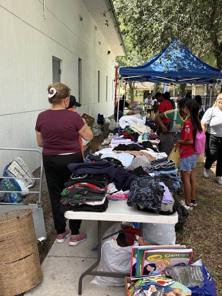 arksolvers's tweet photo. Proud to have volunteered at KIDS UNITED with @Themavunoproject! 💙
From school supplies &amp; dental clinics to workshops on human trafficking &amp; internet safety — it was a day of protection, empowerment &amp; hope.
#ARKSolvers #KidsUnited #CyberSafety #ServeWithPurpose https://t.co/wKGVnk1uOM