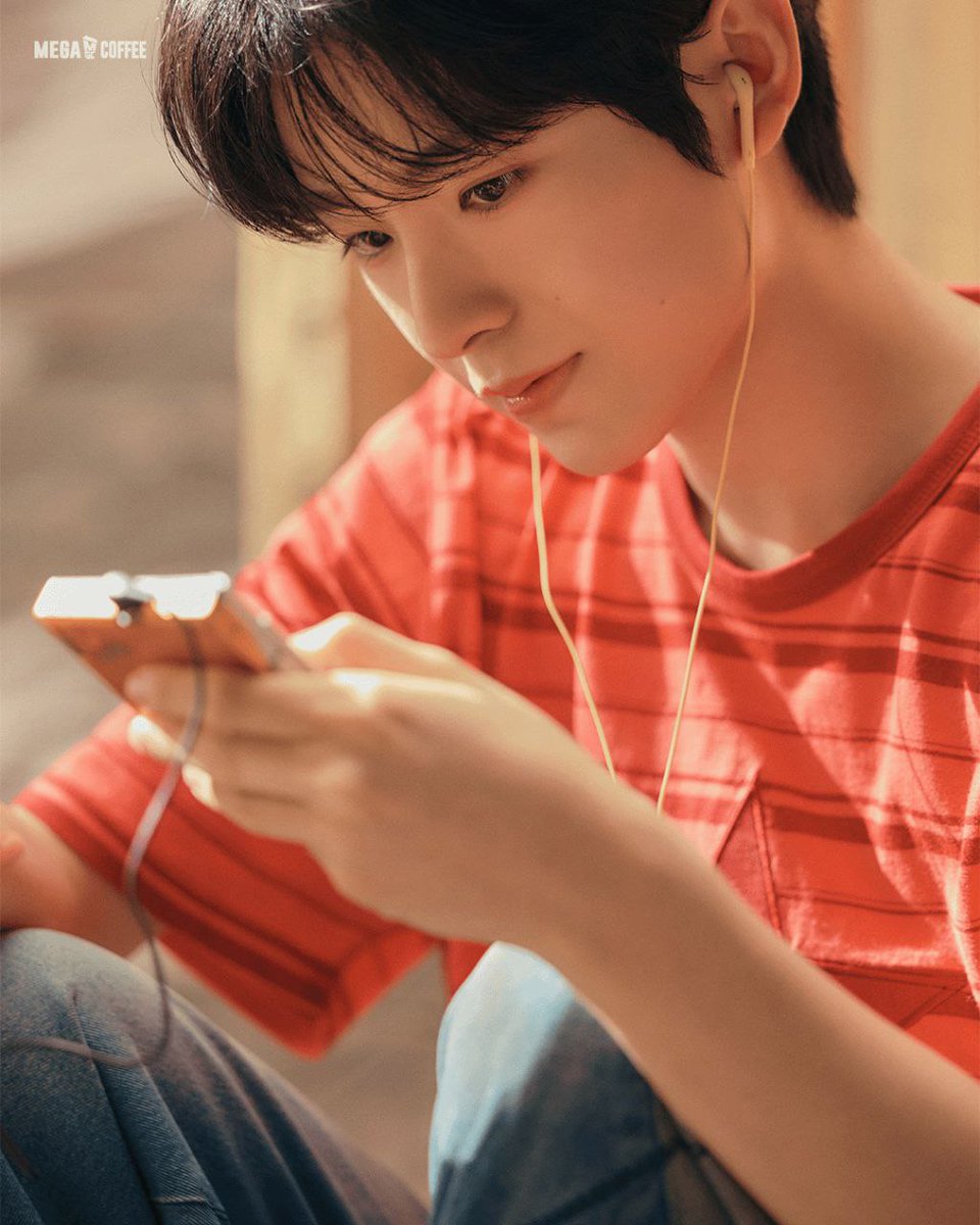 Sitting here with my knees up and earphones in, I’ve somehow convinced myself that holding my phone like this counts as being productive. Maybe I’m solving world problems. Maybe I’m just choosing the next playlist for my imaginary movie.