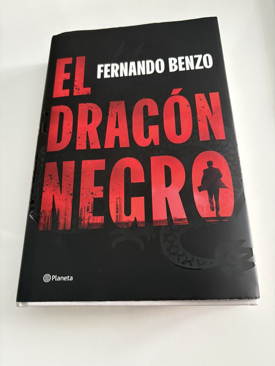 Jesús Soler へスス (@jesussolfer) on Twitter photo Imposible parar de leer esta novela. <a href="/fernando_benzo/">Fernando Benzo</a> construye un thriller sólido de mafias chinas en Madrid con números giros perfectamente hilados a lo largo de 470 páginas. Si buscáis lectura para este verano, ‘El Dragón Negro’ es una gran opción. Edita <a href="/edit_planeta/">Editorial Planeta</a> Imposible parar de leer esta novela. <a href="/fernando_benzo/">Fernando Benzo</a> construye un thriller sólido de mafias chinas en Madrid con números giros perfectamente hilados a lo largo de 470 páginas. Si buscáis lectura para este verano, ‘El Dragón Negro’ es una gran opción. Edita <a href="/edit_planeta/">Editorial Planeta</a>