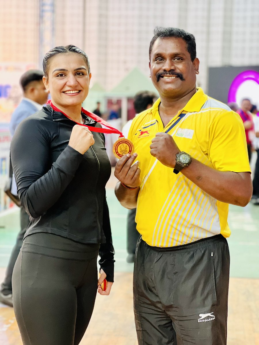 NATIONAL 🥇
मेरा ये मेडल उन सभी लड़कियों के नाम जो घरेलु हिंसा के ख़िलाफ़ खड़ी होकर अपने लिए आवाज़ उठाने का साहस रखती है, और विपरीत परिस्थितियों में भी अपने दम पर सब कर कर खुदसे उठने का साहस रखती है ।
याद रखो आप शक्ति का स्वरूप हो जो चाहो जीवन में पा सकती हो और कर सकती है, घर के