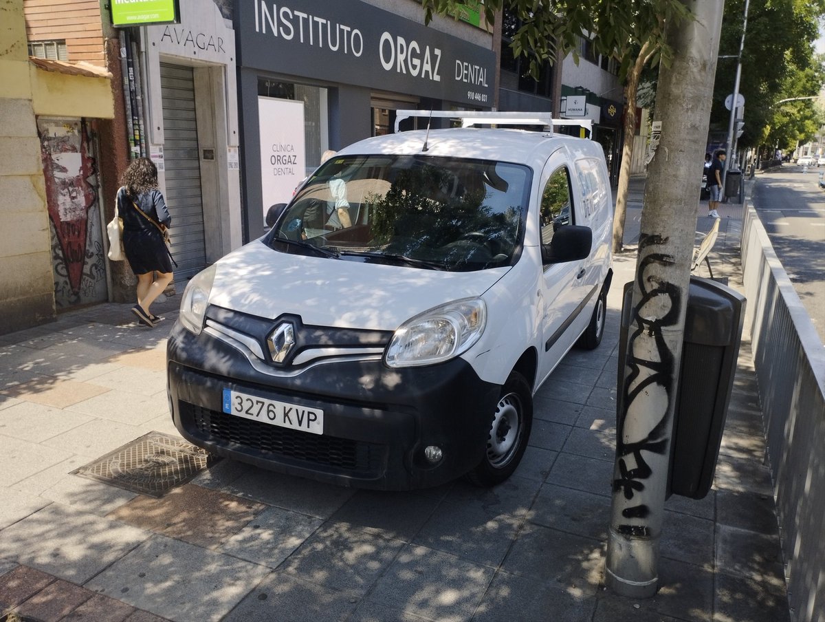 Hola, Instituto Orgaz Dental, esto es lo que se llama aparcar a la puerta, ¿no?