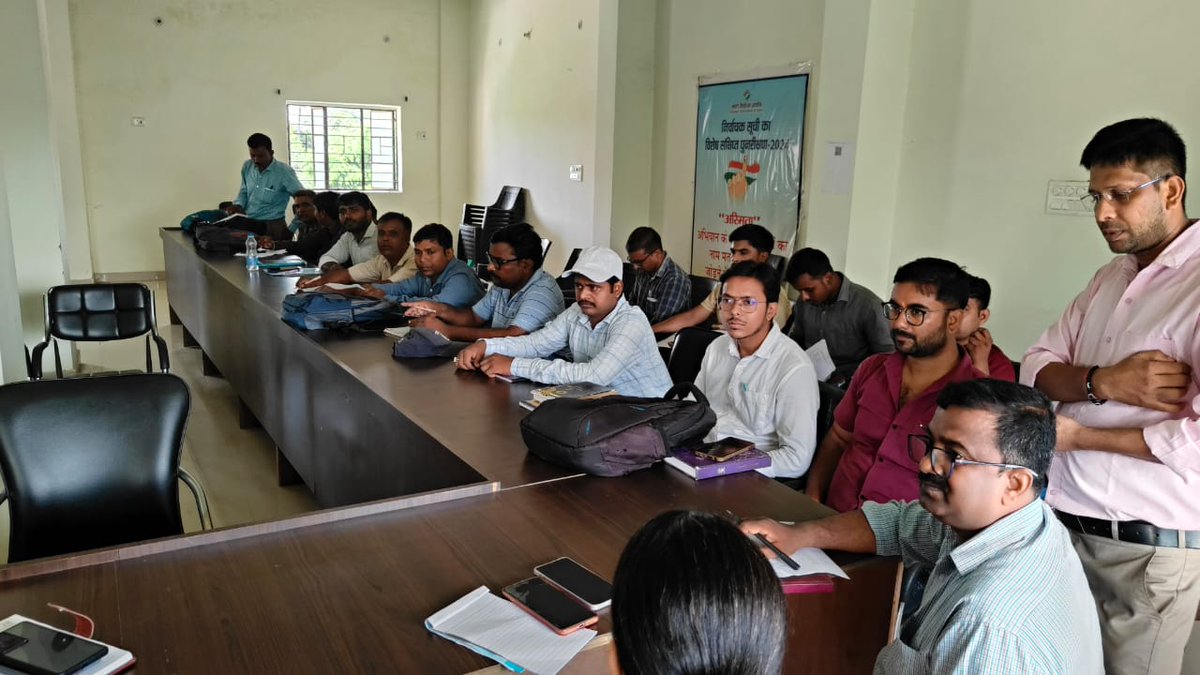 SdoMahnar's tweet photo. Meeting with and training of BLO supervisors for Special Intensive Revision (SIR). https://t.co/BpHx8o47Do
