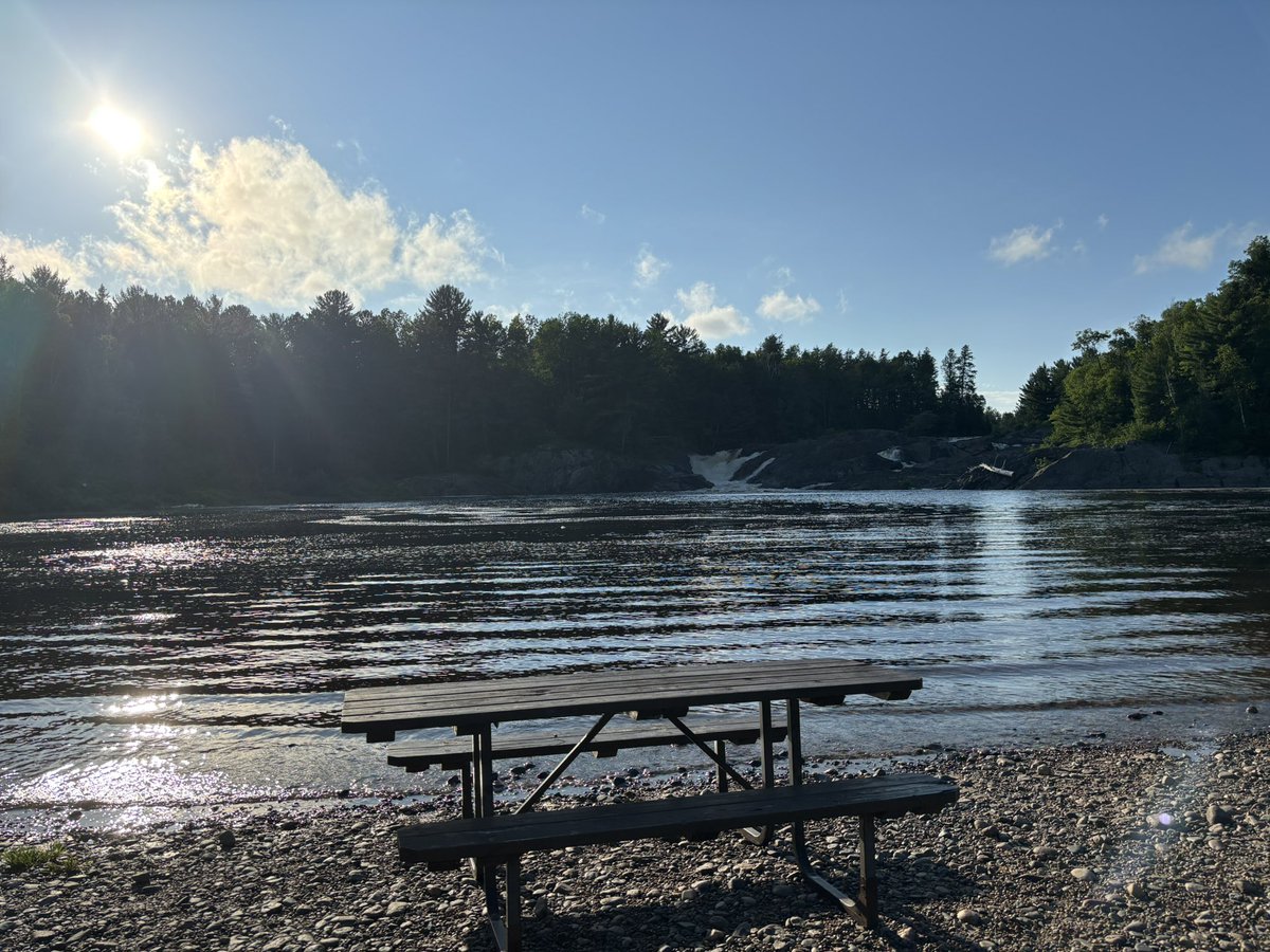 Warm days ahead means perfect beach weather! ☀️Check out our beach area and beat the heat. ⛱️🌊

#ChutesProvincialPark #OntarioParksNE #BeachDay