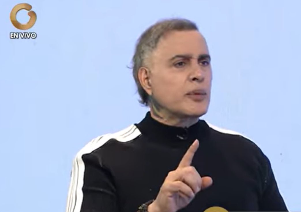 No, nones Freddie Mercury el día antes de morir de sida, es Tareka Saab consumido por las pesadillas que lo azotan todas las noches, sabiendo que todos los que asesinó maduro y que ella no defendió, lo van a esperar a las puertas del más allá par escoltarlo hasta el infierno.