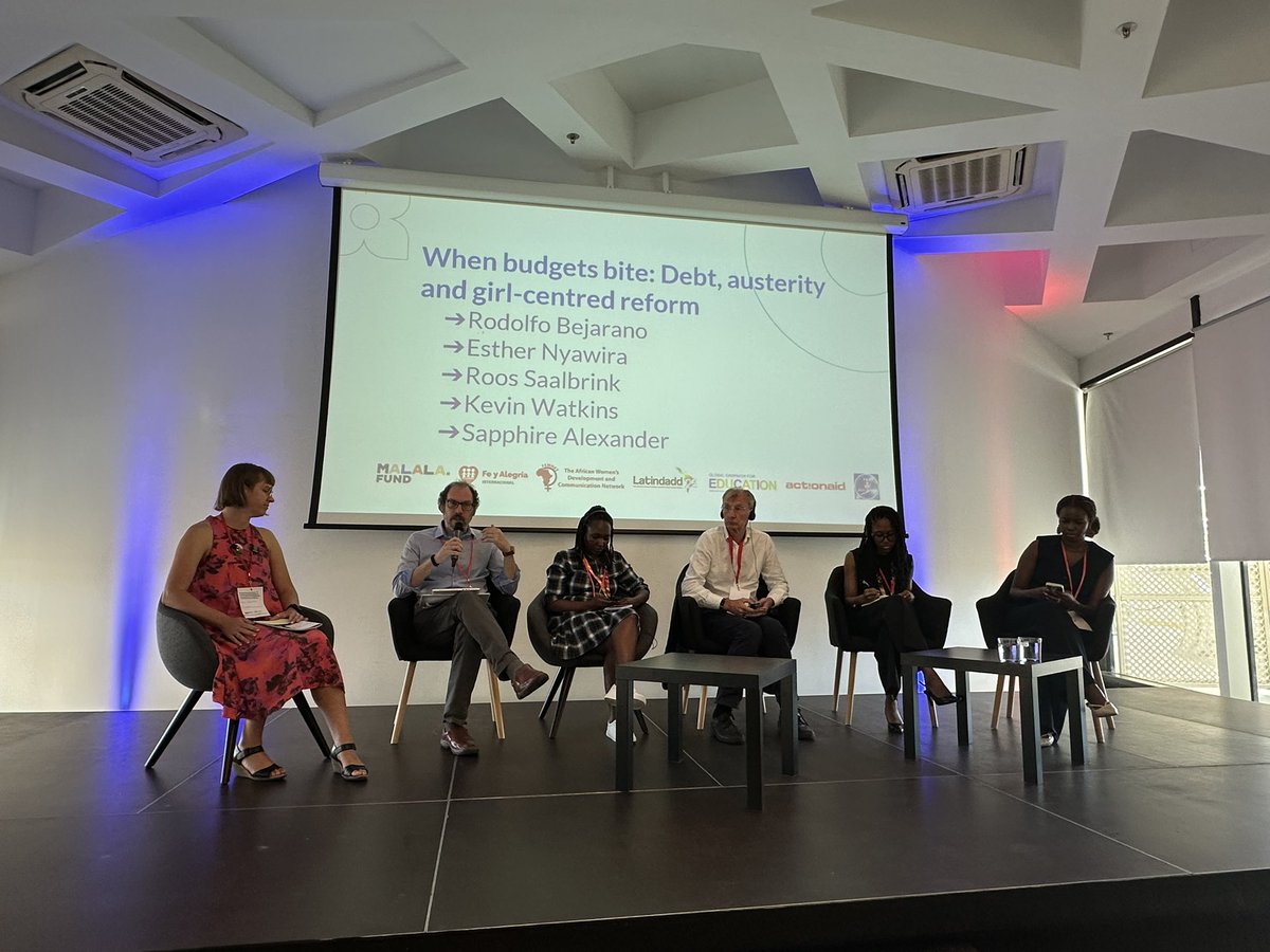 Esta mañana comenzamos la #ffd4 en uno de los espacios más emblemáticos de Sevilla, organizaciones de sociedad civil, economistas feministas, responsables de políticas públicas, jóvenes líderes y defensores del derecho a la educación nos dimos cita para abordar un tema crucial: