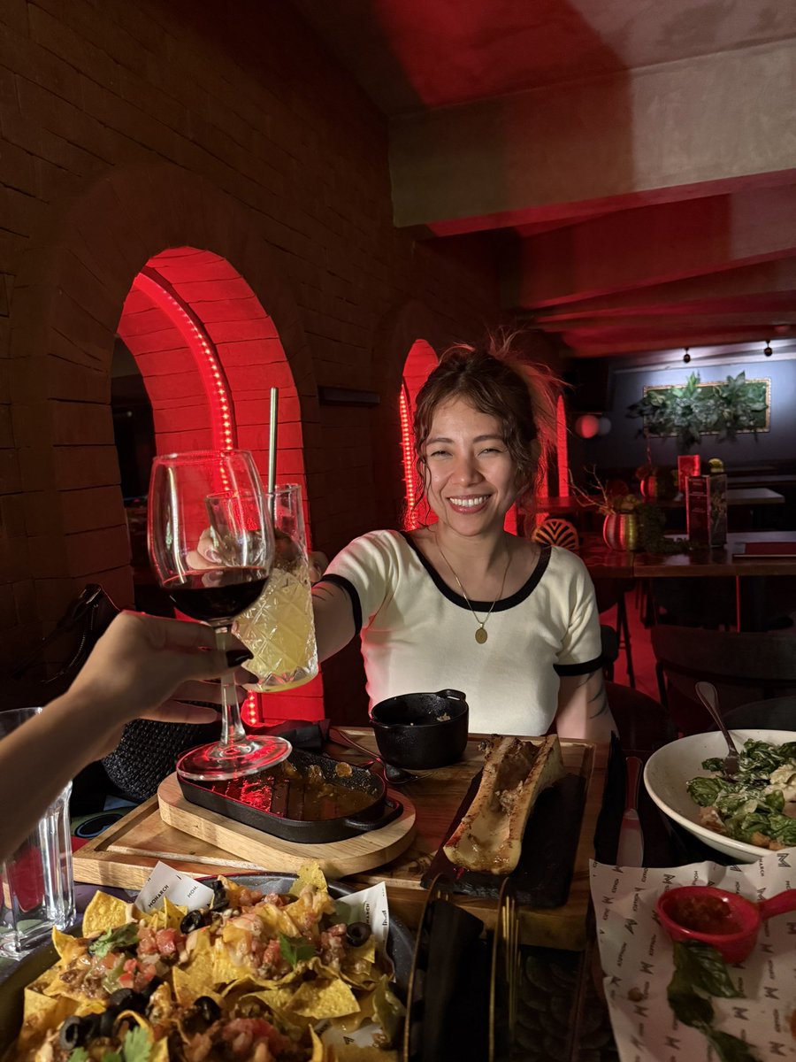 eyz_zel's tweet photo. pov: i’m your date 🍷🥂 https://t.co/vCtBOkLukH
